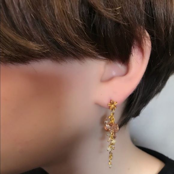 Matana handmade cluster earrings in blush - Picture 3 of 4